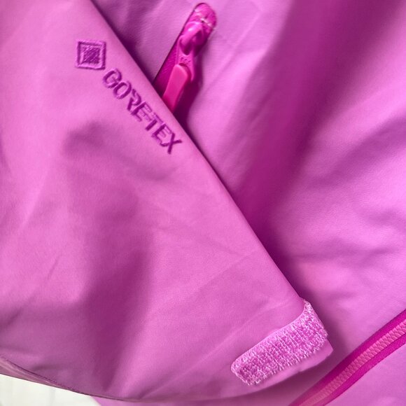 Arc'teryx Women's Gore-Tex Waterproof Outdoor Hiking Ski Jacket - Picture 10 of 11